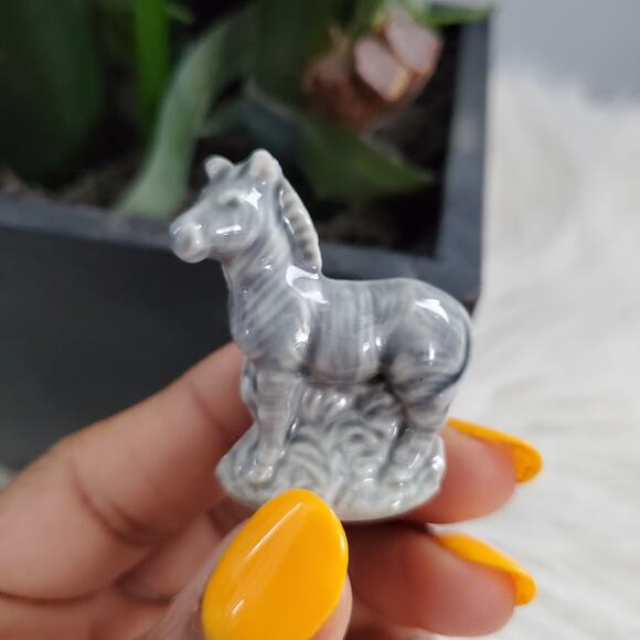 Wade Red Rose Tea Collectible Ceramic Zebra & Camel Figurine Set - Picture 6 of 7